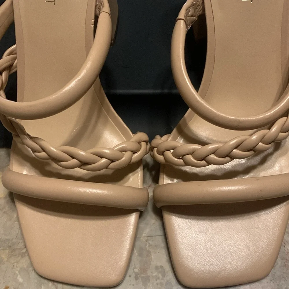 Nine West Women's Tan Sandals, Size 8.5. New W/O Box